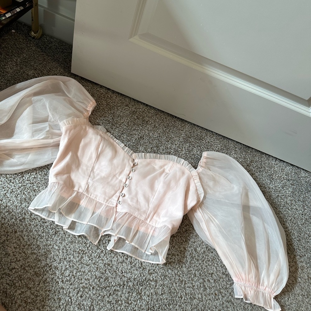 Vestique light pink crop top